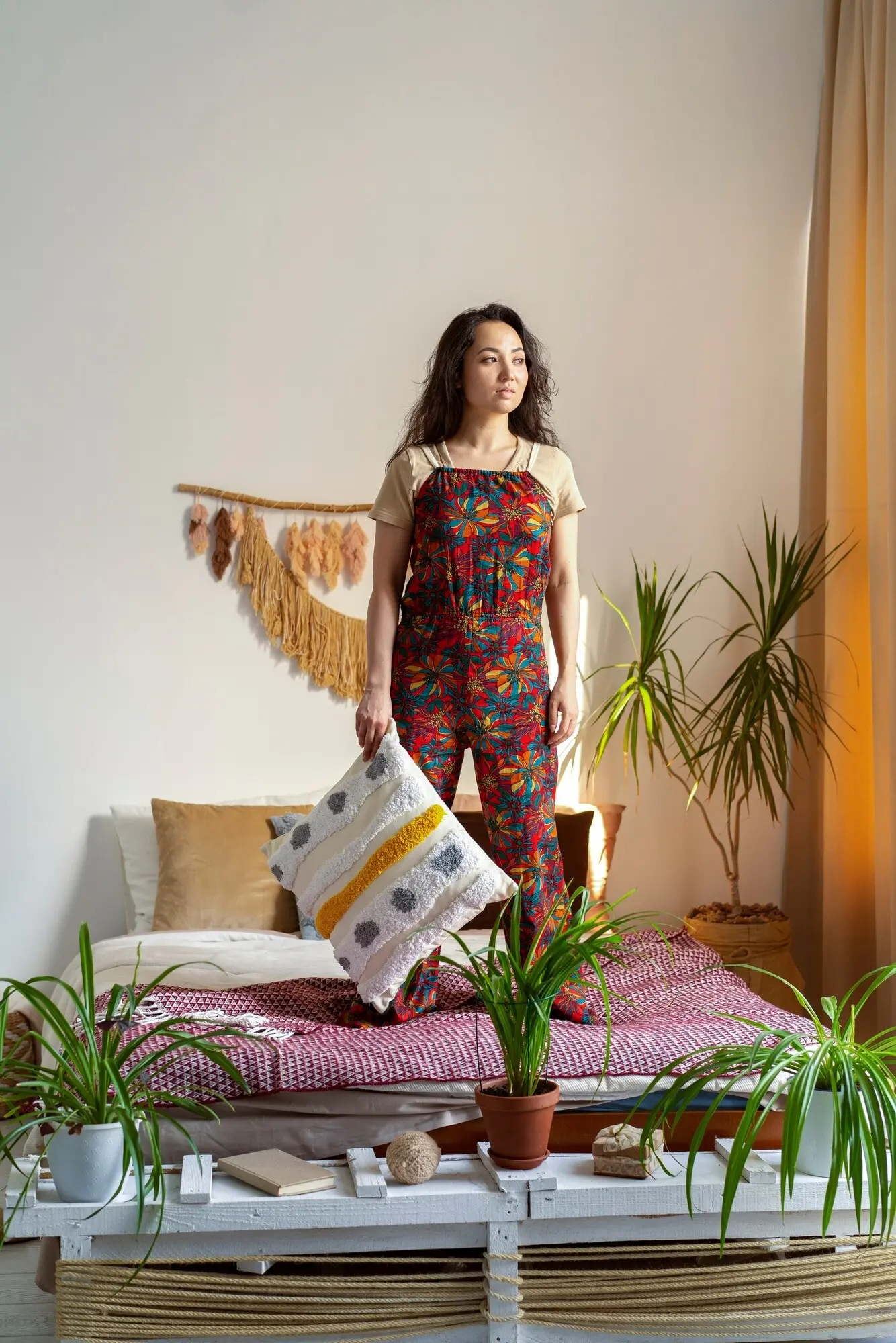 Lebensstil von Menschen, die in Boho-Interieurs wohnen.